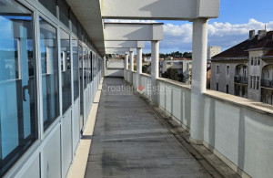 thumb_3405970_-grad-business-premises-air-conditioner-lift-sale-1-105-.jpg