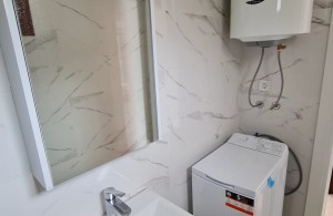 thumb_3419985_bathroom-2.jpg