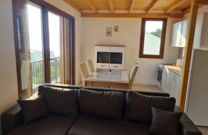 thumb_3419985_room2.jpg
