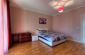 thumb_3423592_main-bedroom-1.jpg