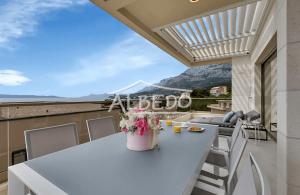 thumb_3439266_holiday-homes-for-sale.jpg