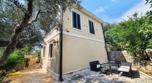 thumb_3439338_rezevici-hakan-villa-00-1740x960-c-center.jpg