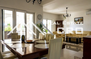 thumb_3452442_terior_and_exterior_areas_near_a_lovely_beach_for_sale_1.jpg