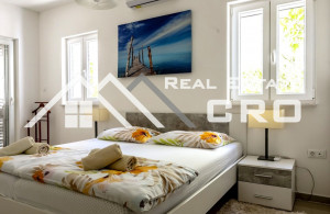 thumb_3452442_terior_and_exterior_areas_near_a_lovely_beach_for_sale_3.jpg