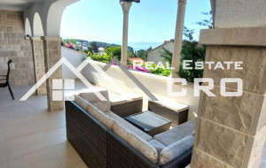 thumb_3452442_terior_and_exterior_areas_near_a_lovely_beach_for_sale_4.jpg