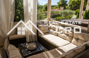 thumb_3452442_terior_and_exterior_areas_near_a_lovely_beach_for_sale_8.jpg