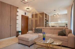 thumb_3471682_blue-and-gold-real-estate-listing-instagram-post.zip---1.jpg