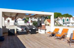 thumb_3481664_h_a_shared_pool_in_an_attractive_location_near_the_--11-.jpg