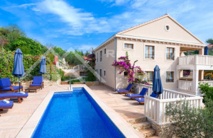 thumb_3483509_luxuriously_appointed_apartments_near_the_sea_for_sale_1.jpg