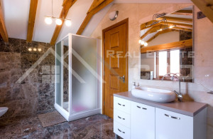 thumb_3483509_uxuriously_appointed_apartments_near_the_sea_for_sale_10.jpg