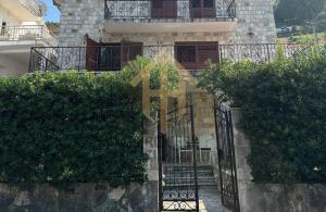 thumb_3489199_blue-and-gold-real-estate-listing-instagram-post.zip---1.jpg