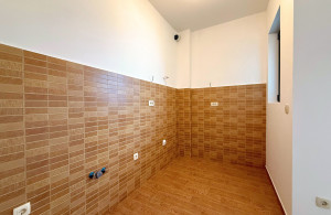 thumb_3504002_4-1-min.jpg
