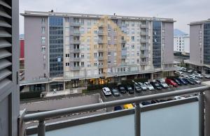 thumb_3505916_blue-and-gold-real-estate-listing-instagram-post.zip---1.jpg