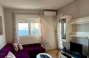 thumb_3514395_blue-and-gold-real-estate-listing-instagram-post.zip---1.jpg