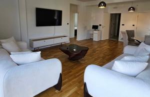 thumb_3515751_blue-and-gold-real-estate-listing-instagram-post.zip---1.jpg
