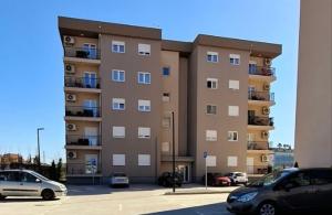 thumb_3518818_blue-and-gold-real-estate-listing-instagram-post.zip---1.jpg