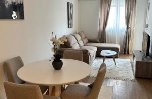 thumb_3520668_blue-and-gold-real-estate-listing-instagram-post.zip---1.jpg