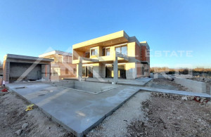thumb_3522161_swimming_pool_situated_in_a_peaceful_settlement_for_sale.jpg