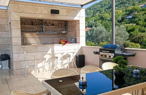 thumb_3522394_roof-dining-and-kitchen-2.jpg
