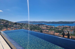 thumb_3522394_roof-pool-1.jpg
