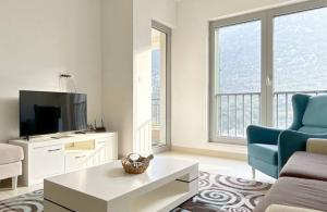 thumb_3527778_blue-and-gold-real-estate-listing-instagram-post.zip---1.jpg