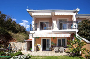 thumb_3528730_happy-montenegro-seaview-house01.jpg
