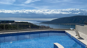 thumb_3530381_herceg-novi-topla-luxstan-05-1740x960-c-center.jpg