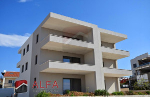 thumb_3542767_2-vodice-prodaje-se-stan-u-prizemlju-s-vrtom.jpg