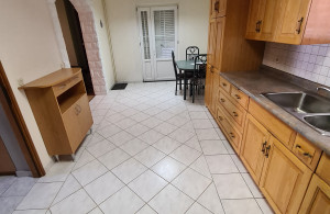 thumb_3547702_d-1-downstairs-kitchen.jpg