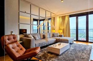 thumb_3551441_blue-and-gold-real-estate-listing-instagram-post.jpg