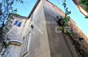 thumb_3554811_y_in_an_excellent_location_in_the_city_center_for_sale_6.jpg