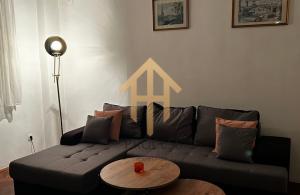 thumb_3565937_blue-and-gold-real-estate-listing-instagram-post.zip---1.jpg