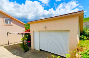 thumb_3566302_garage_2.jpg