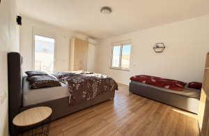 thumb_3569593_bedroom_3.jpg