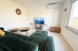 thumb_3569593_living-room.jpg