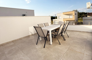 thumb_3569593_terrace.jpg