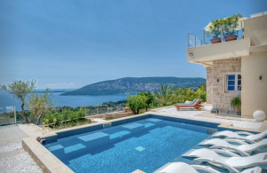 thumb_3581381_pool2.jpg
