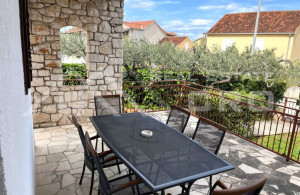 thumb_3581425__a_mediterranean_garden_in_a_peaceful_setting_for_sale_5.jpg