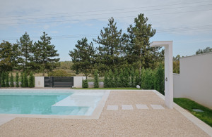 thumb_3585832_mv-lux-house-1.jpg