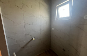 thumb_3586762_image02.jpg