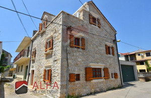 thumb_3591154_1-vodice-kamena-kuca-za-prodaju.jpg