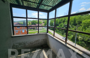thumb_3591952_9.jpg