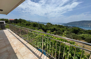 thumb_3599968_happy-montenegro-house-in-montenegro-with-sea-view14.jpg
