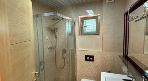 thumb_3600074_12.jpg