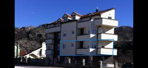 thumb_3611289_img-5.jpg