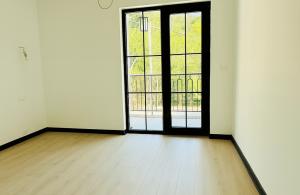 thumb_3628549_5.-small_bedroom.jpg