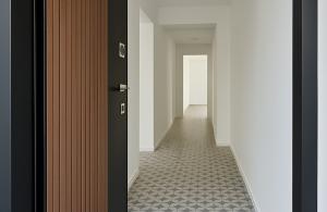 thumb_3628562_3.-groundfloorcorridor.jpg