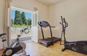 thumb_3632109_ia-brac-villa-stone-seafront-various-amenities-sale-130-.jpg