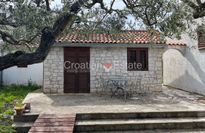 thumb_3638537_croatia-brac-stone-house-garden-parking-sale-107-.jpg