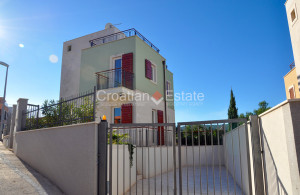thumb_3649691_roatia-brac-villa-sea-view-pool-roof-terrace-sale-2-103-.jpg
